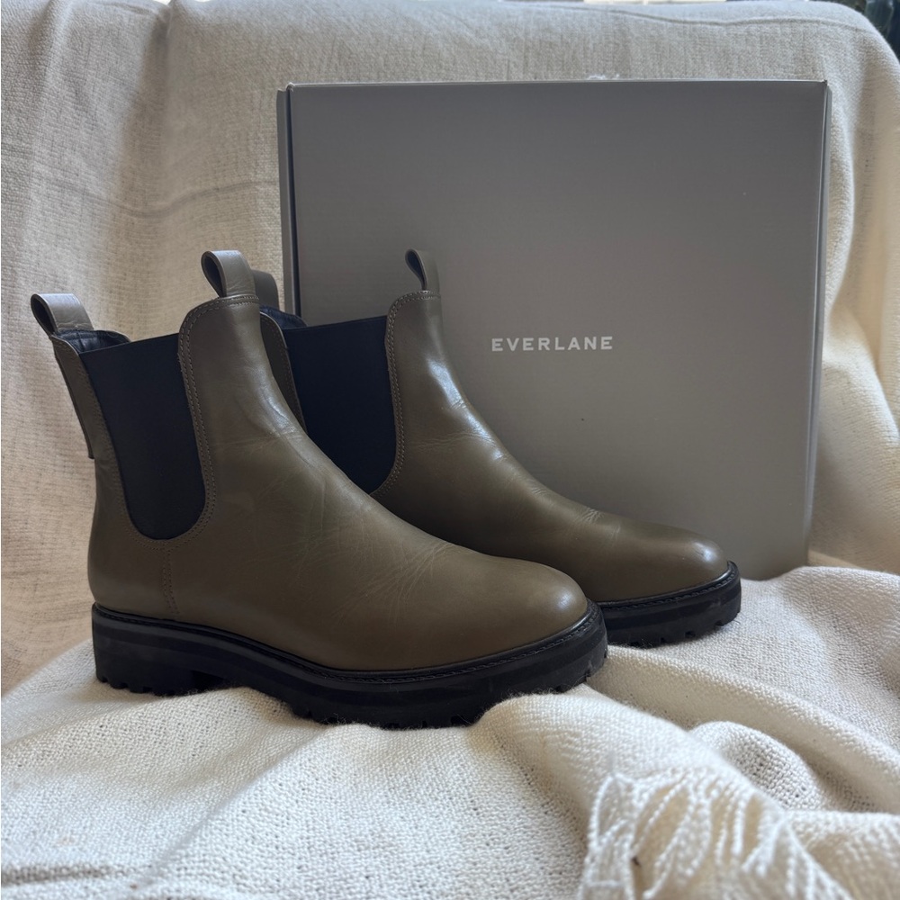 Everlane lug boots in Beech